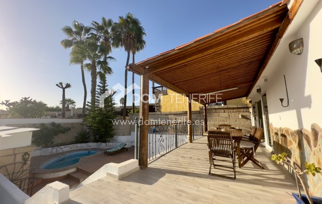 Villa - Sale - Arona -
                Chayofa