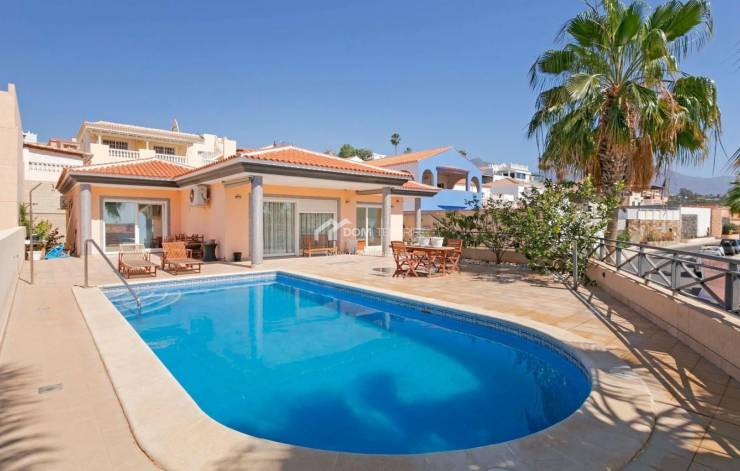 Tenerife Luxury 2026: What HNWI Buyers Pay For That Mid-Market Buyers Don't See