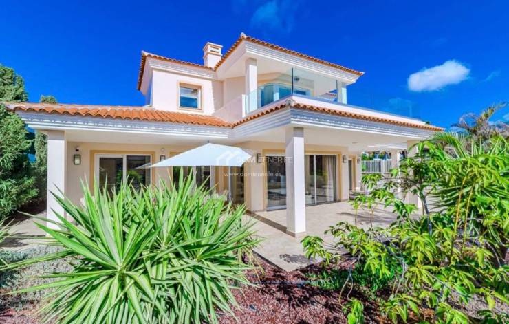 Costa Adeje vs La Caleta: cuál es el barrio ideal para tu segunda residencia