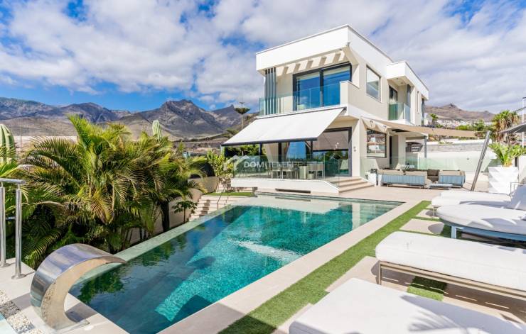 Community Fees in Costa Adeje: What Buyers Actually Pay Per Month
