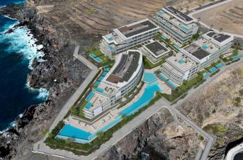 Вид с высоты на подогреваемые общие бассейны и велнес-зоны Serene от AEDAS Homes, Рокабелья