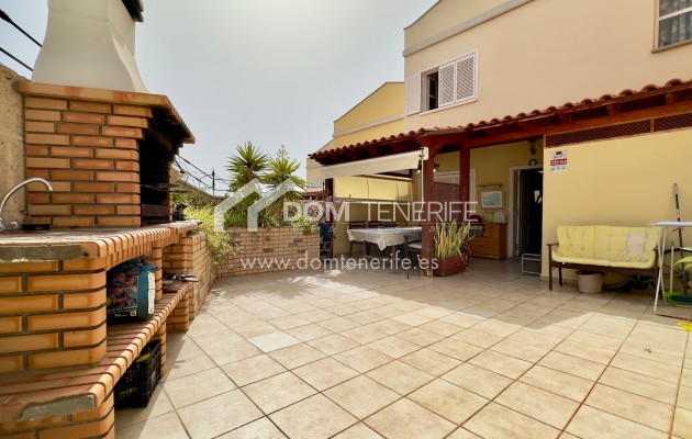 Venta - Chalet adosado -
Adeje - El Madroñal