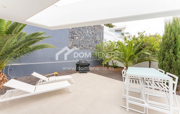 Sale - Villa -
Adeje - Torviscas Alto