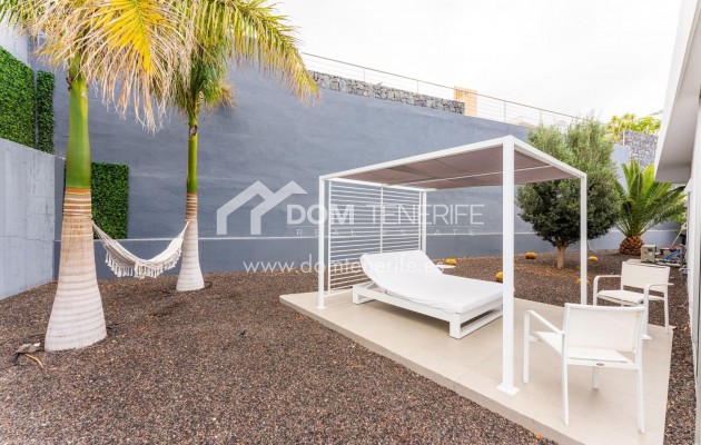 Sale - Villa -
Adeje - Torviscas Alto