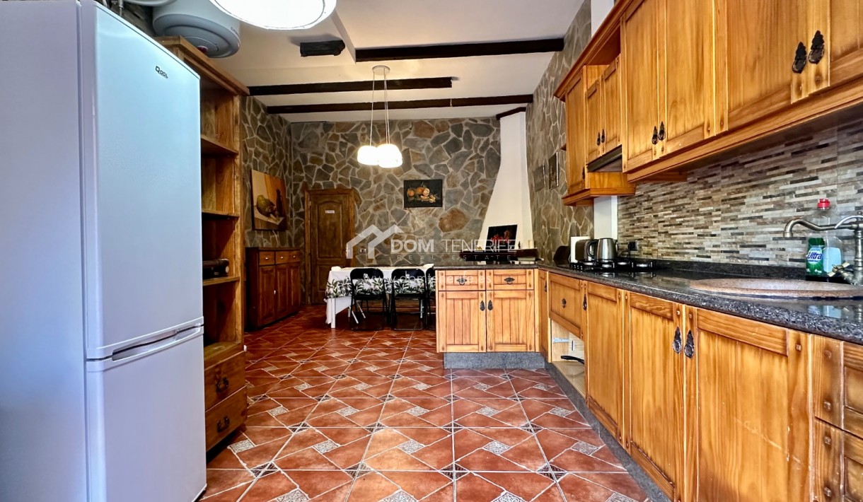 Venta - Chalet independiente -
Santiago del Teide - Chio