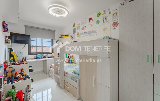 Sale - Semi-detached house -
Adeje - El Madroñal