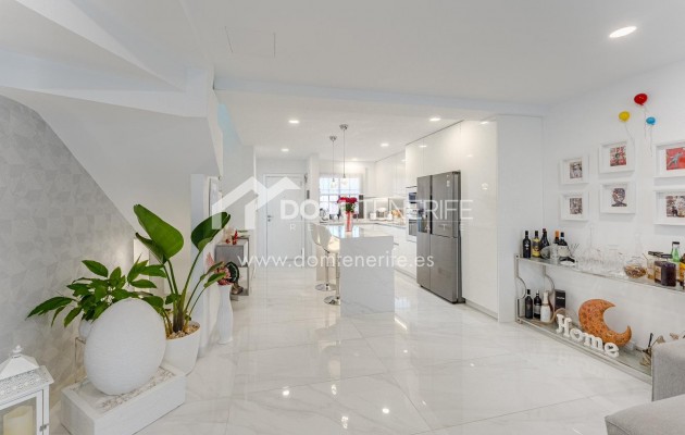 Sale - Semi-detached house -
Adeje - El Madroñal