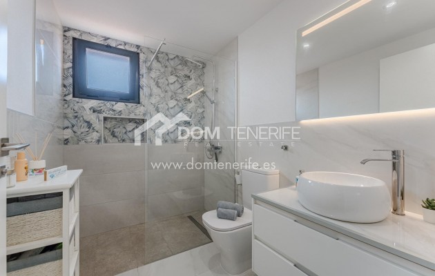 Sale - Semi-detached house -
Adeje - El Madroñal