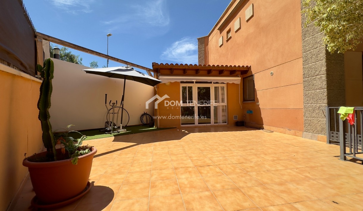 Sale - Townhouse -
Adeje - Roque del Conde