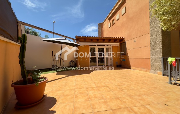 Sale - Townhouse -
Adeje - Roque del Conde