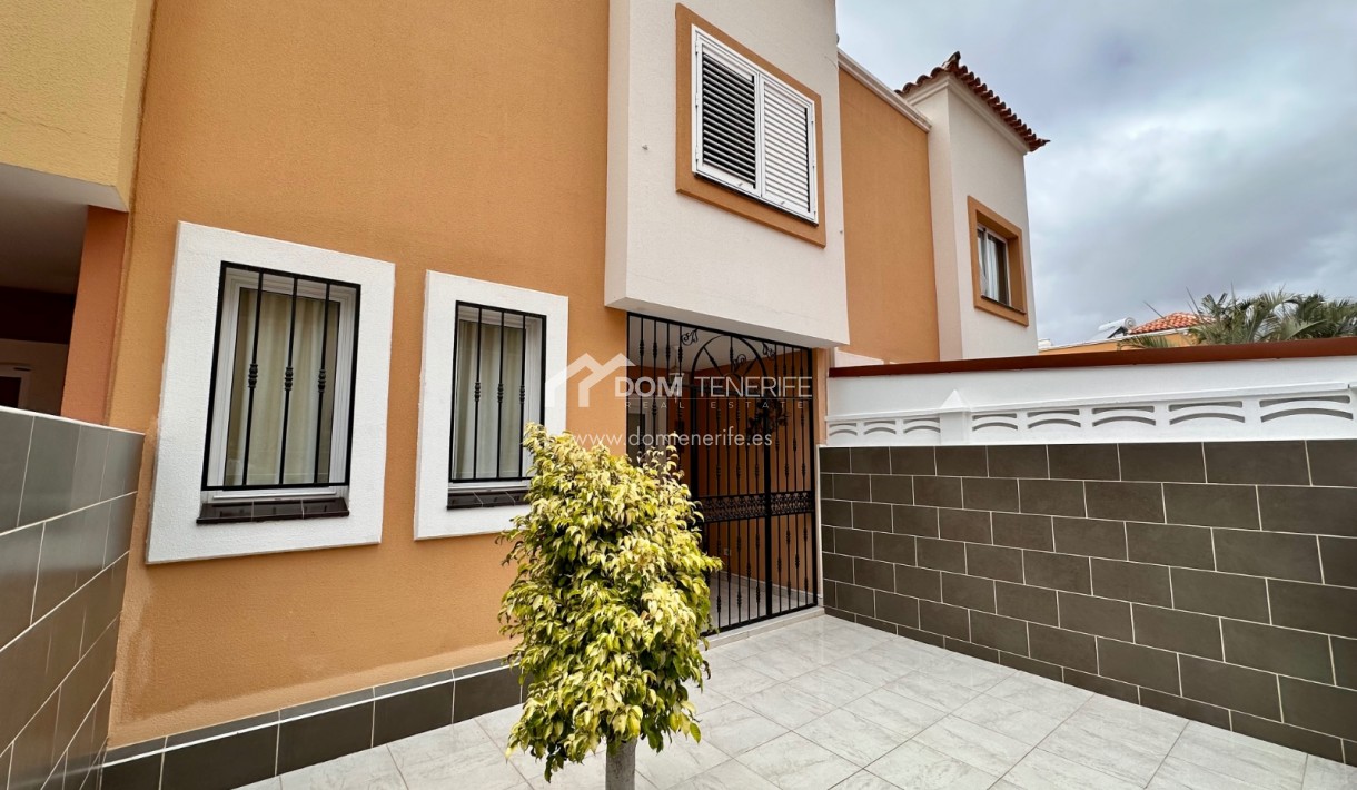 Sale - Townhouse -
Adeje - Roque del Conde