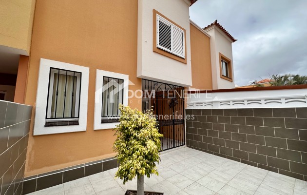 Sale - Townhouse -
Adeje - Roque del Conde