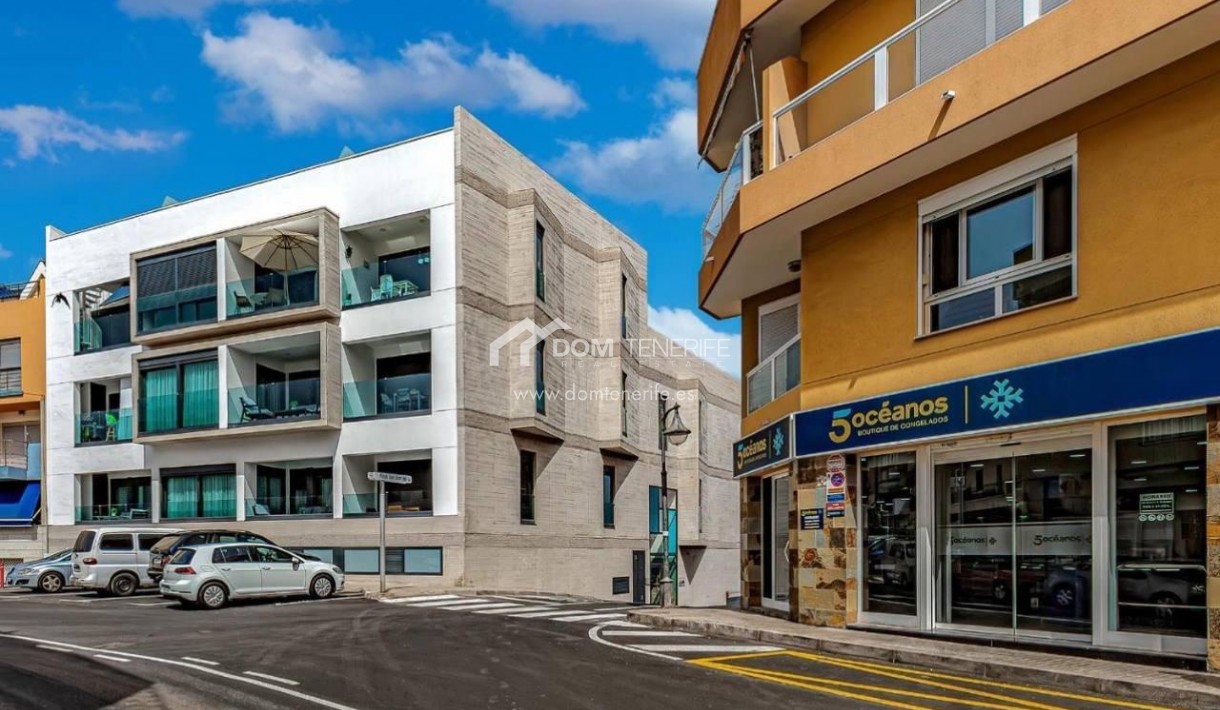 Revente - Plat -
Guía de Isora  - Playa San Juan