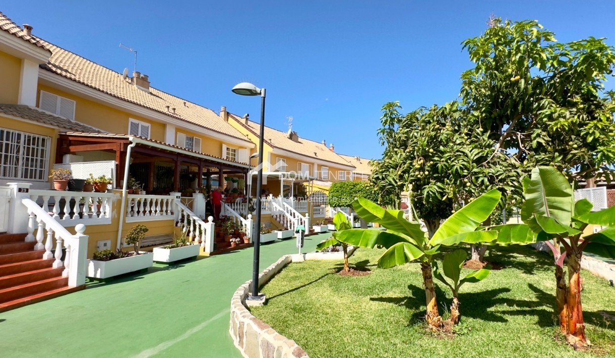 Venta - Chalet adosado -
Arona - Playa de Las Americas