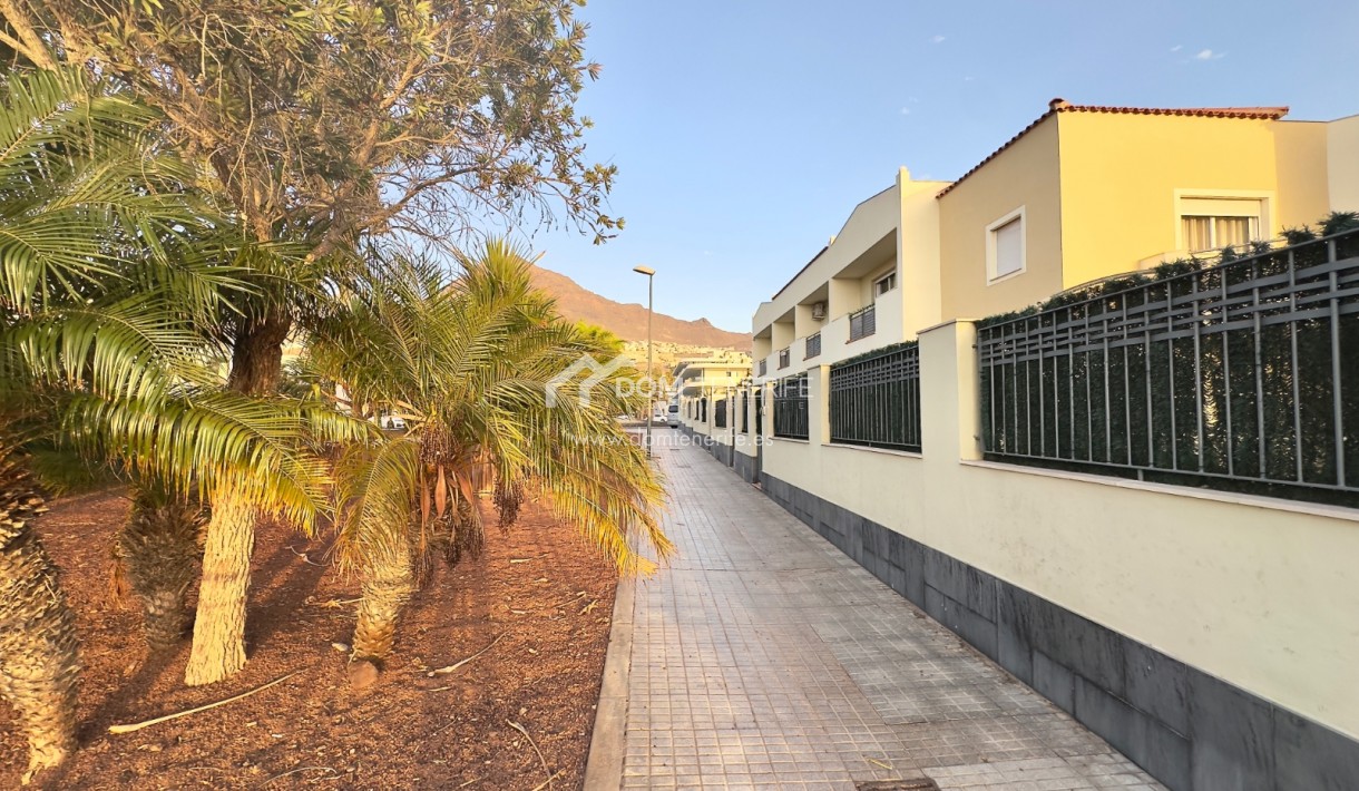 Venta - Chalet adosado -
Adeje - El Madroñal