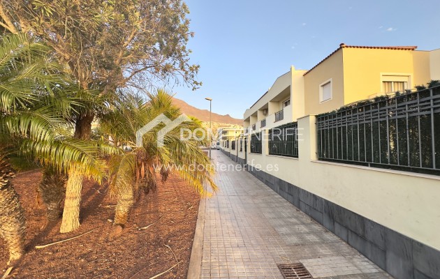 Venta - Chalet adosado -
Adeje - El Madroñal