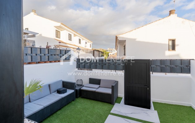 Sale - Semi-detached house -
Arona - Chayofa