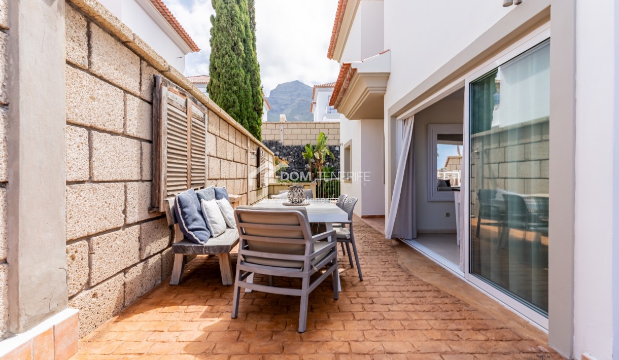 Sale - Semi-detached house -
Adeje - El Madroñal
