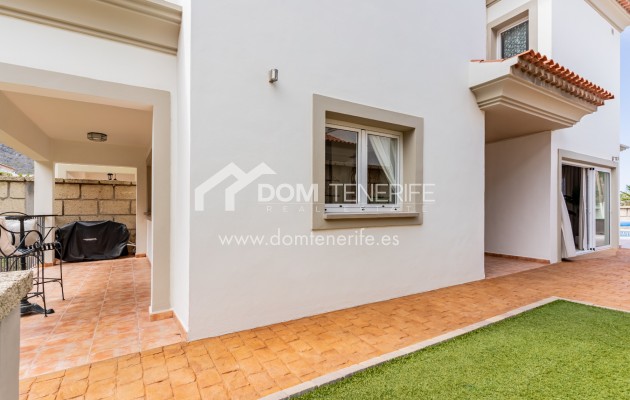 Sale - Semi-detached house -
Adeje - El Madroñal