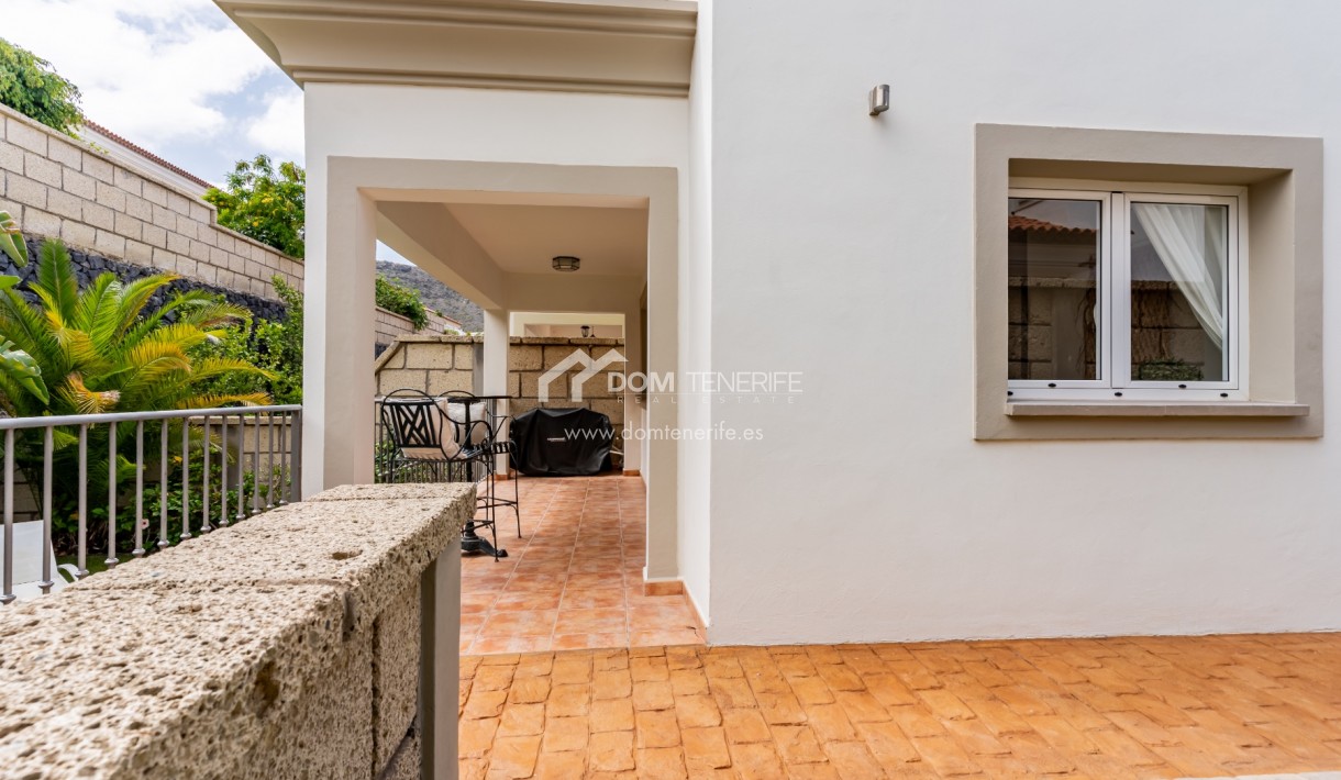 Sale - Semi-detached house -
Adeje - El Madroñal