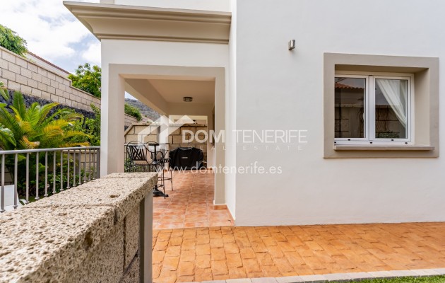 Sale - Semi-detached house -
Adeje - El Madroñal