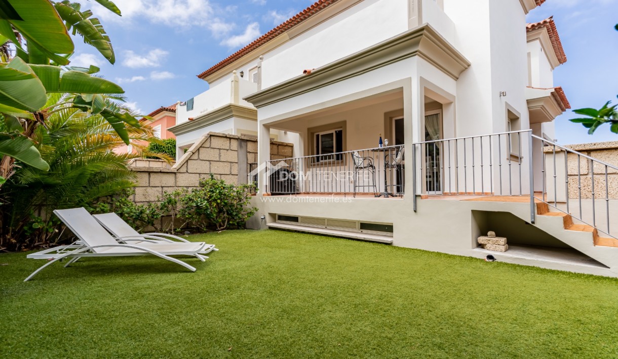 Sale - Semi-detached house -
Adeje - El Madroñal