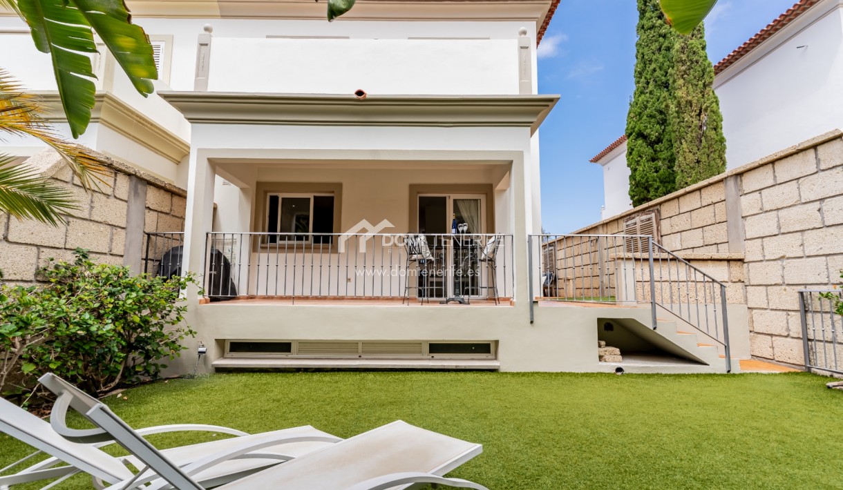 Sale - Semi-detached house -
Adeje - El Madroñal