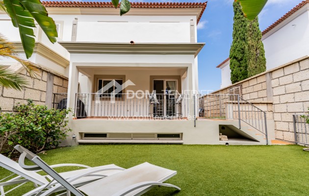Sale - Semi-detached house -
Adeje - El Madroñal