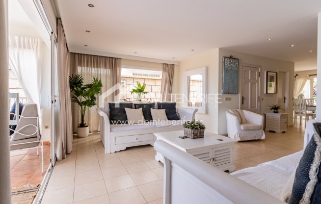 Sale - Semi-detached house -
Adeje - El Madroñal