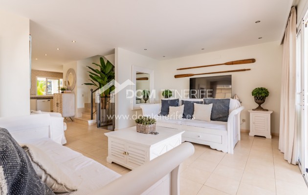 Sale - Semi-detached house -
Adeje - El Madroñal