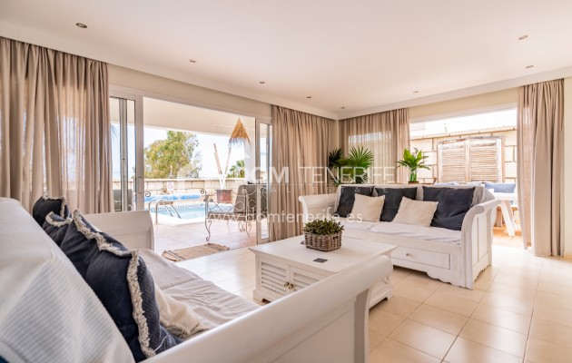 Sale - Semi-detached house -
Adeje - El Madroñal