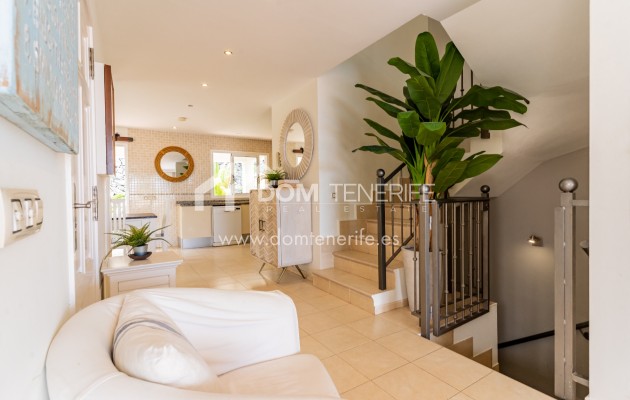 Sale - Semi-detached house -
Adeje - El Madroñal