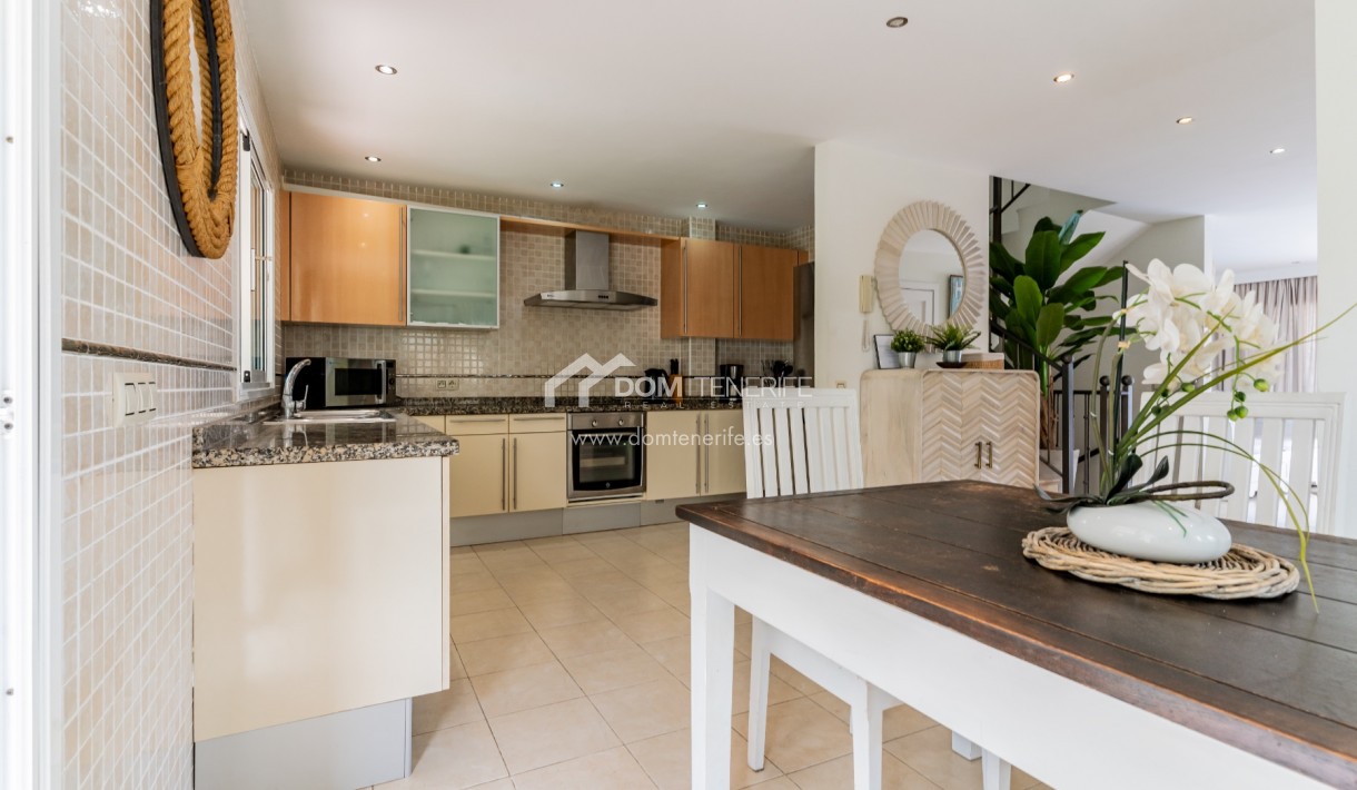 Sale - Semi-detached house -
Adeje - El Madroñal
