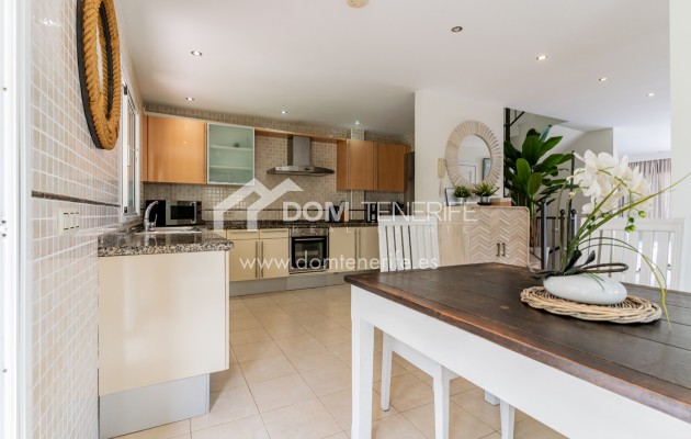 Sale - Semi-detached house -
Adeje - El Madroñal