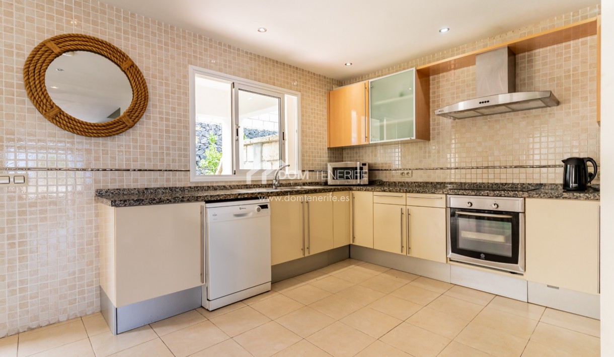 Sale - Semi-detached house -
Adeje - El Madroñal