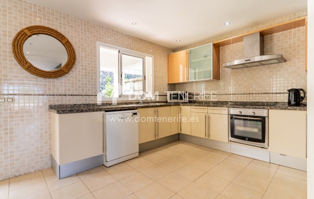 Sale - Semi-detached house -
Adeje - El Madroñal