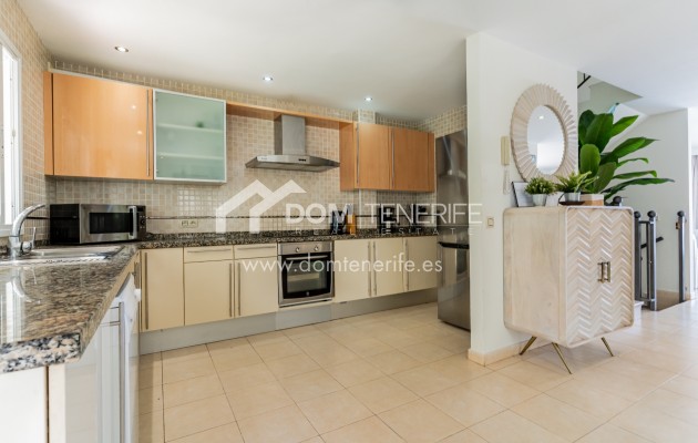 Sale - Semi-detached house -
Adeje - El Madroñal