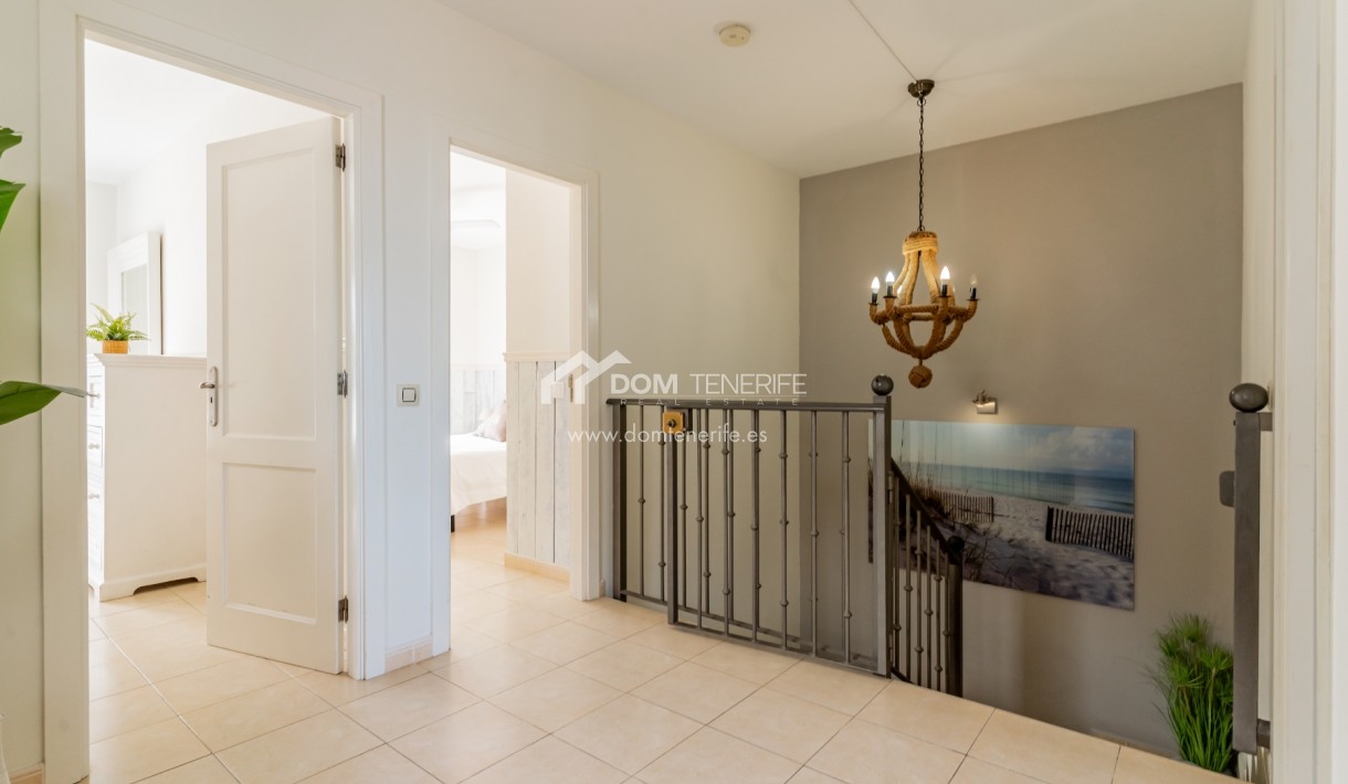 Sale - Semi-detached house -
Adeje - El Madroñal