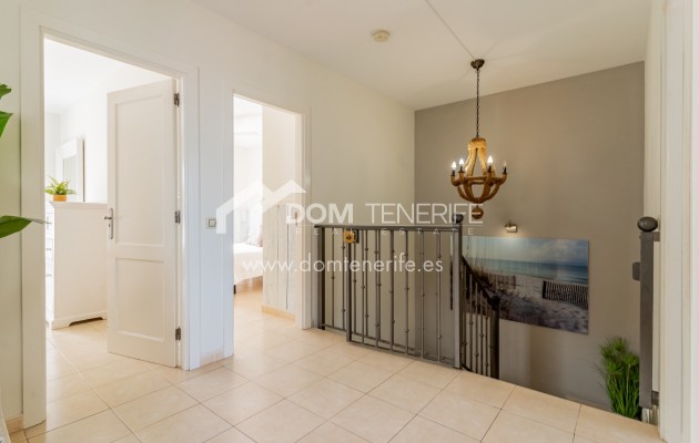 Sale - Semi-detached house -
Adeje - El Madroñal