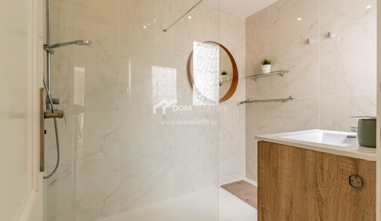 Sale - Semi-detached house -
Adeje - El Madroñal