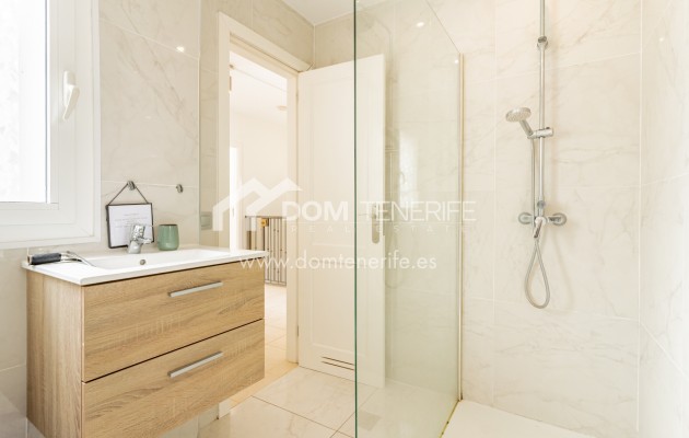 Sale - Semi-detached house -
Adeje - El Madroñal