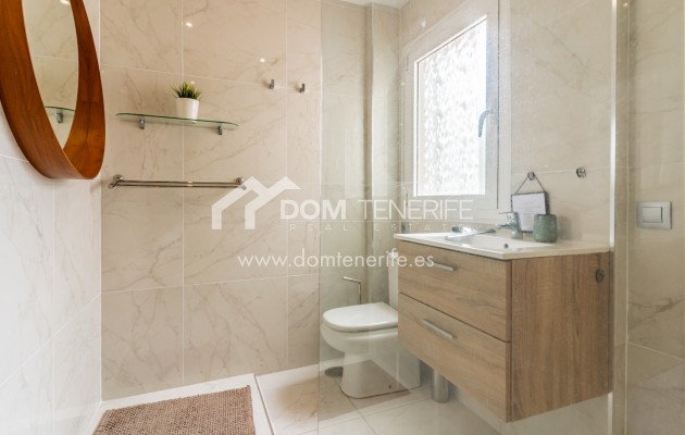 Sale - Semi-detached house -
Adeje - El Madroñal