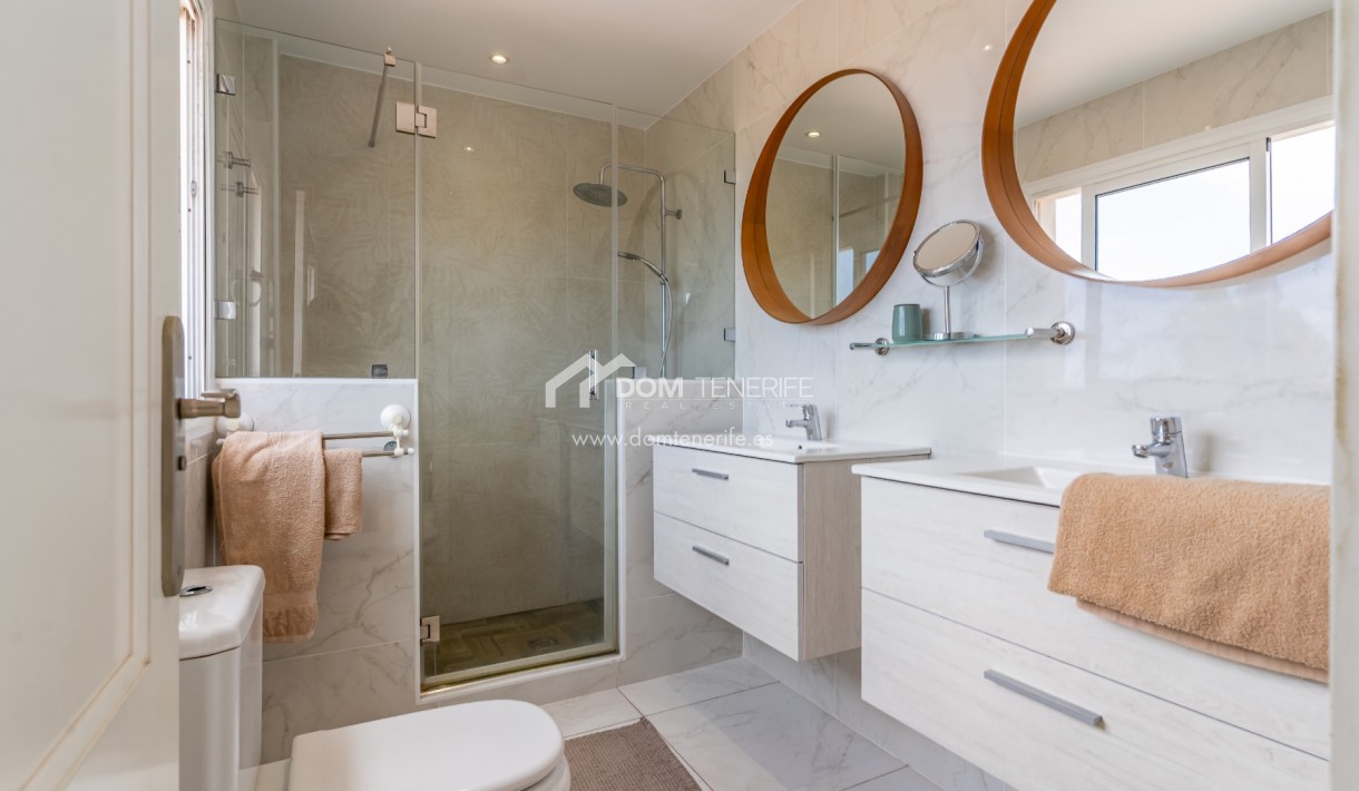 Sale - Semi-detached house -
Adeje - El Madroñal