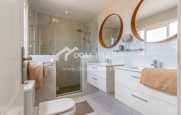 Sale - Semi-detached house -
Adeje - El Madroñal
