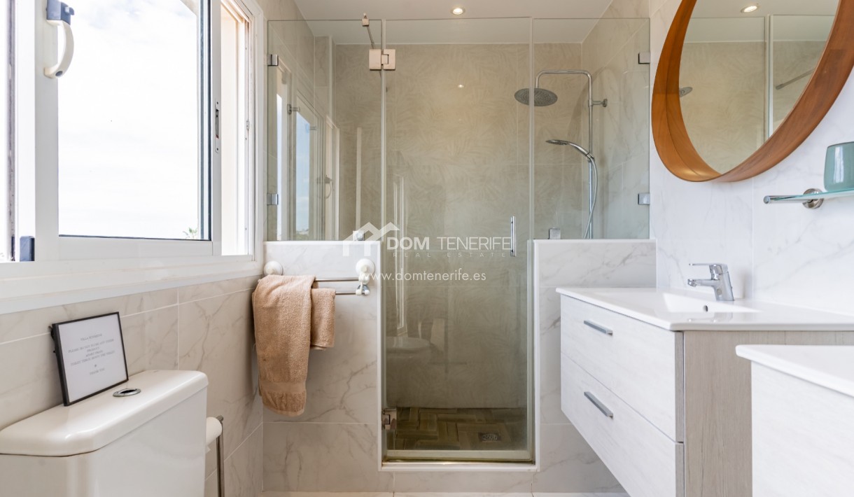 Sale - Semi-detached house -
Adeje - El Madroñal