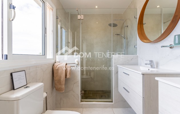 Sale - Semi-detached house -
Adeje - El Madroñal