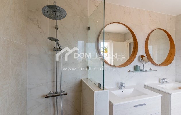 Sale - Semi-detached house -
Adeje - El Madroñal