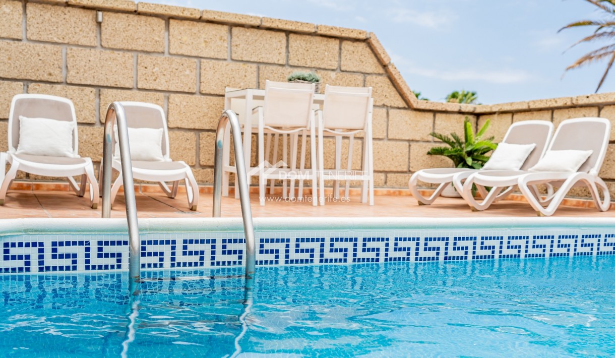 Sale - Semi-detached house -
Adeje - El Madroñal