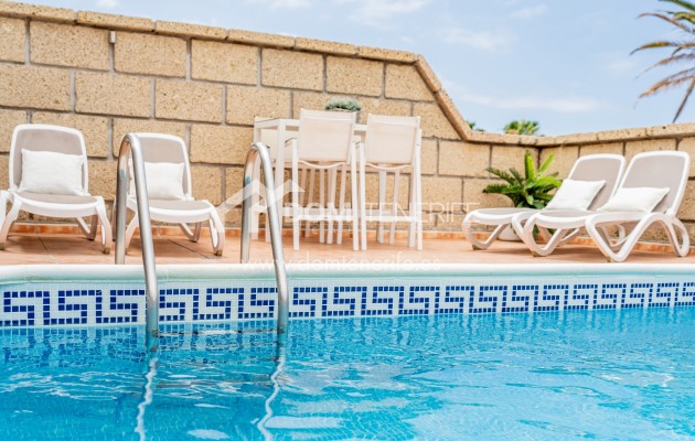 Sale - Semi-detached house -
Adeje - El Madroñal