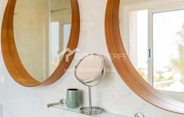 Sale - Semi-detached house -
Adeje - El Madroñal